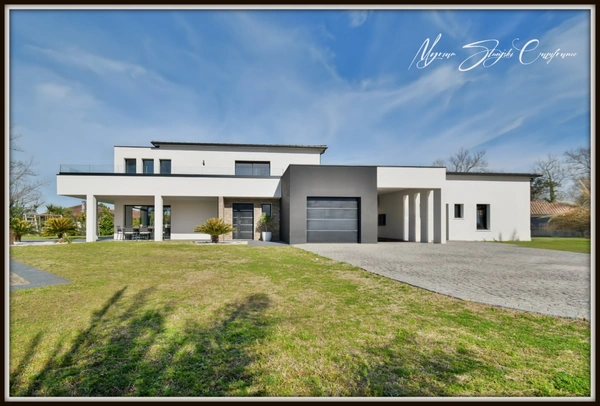 Propriété d'exception à vendre 8 pièces SOUSTONS (40) Villa de 290 m2 Annexe indépendante proche  du lac