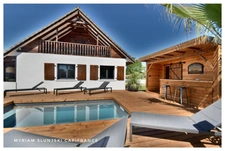 Landes department (40), for sale charming renovated villa of approximately 210 m² in a quiet location.