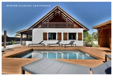 Landes department (40), for sale charming renovated villa of approximately 210 m² in a quiet location.