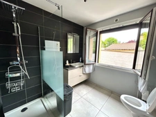 Maison familiale de 220 m² avec piscine et jardin arboré à Lagnieu