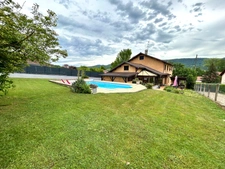 Maison familiale 220 m² - Avec piscine, véranda et grand terrain à Lagnieu