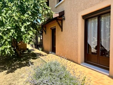 Maison familiale de 220 m² avec piscine et jardin arboré à Lagnieu