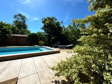 Family home - 5 rooms with swimming pool and canal view in Jonage