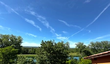 Family home - 5 rooms with swimming pool and canal view in Jonage