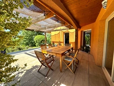 Family home - 5 rooms with swimming pool and canal view in Jonage