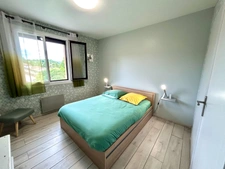 Maison familiale de 220 m² avec piscine et jardin arboré à Lagnieu