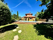 Family home - 5 rooms with swimming pool and canal view in Jonage