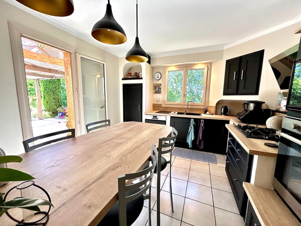 Maison familiale - 5 pièces avec piscine et vue canal à Jonage
