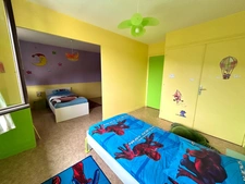 Maison familiale de 220 m² avec piscine et jardin arboré à Lagnieu