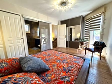 Family home - 5 rooms with swimming pool and canal view in Jonage