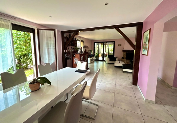 Maison familiale 220 m² - Avec piscine, véranda et grand terrain à Lagnieu