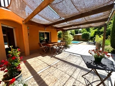 Family home - 5 rooms with swimming pool and canal view in Jonage