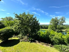 Family home - 5 rooms with swimming pool and canal view in Jonage