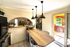 Family home - 5 rooms with swimming pool and canal view in Jonage