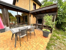 Maison familiale de 220 m² avec piscine et jardin arboré à Lagnieu