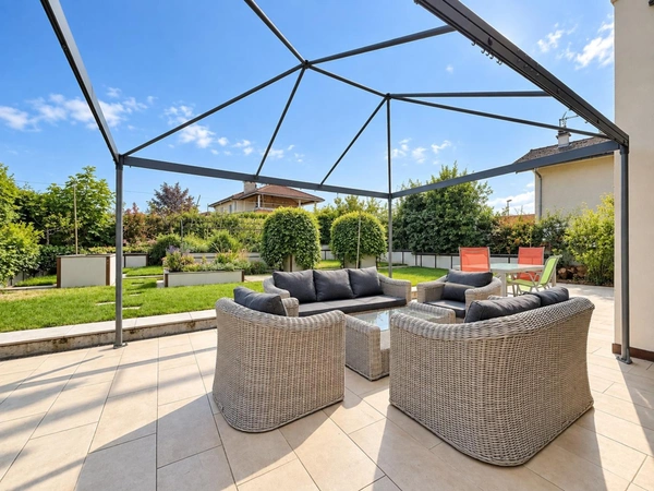 CHENS-SUR-LÉMAN – Maison 140 m² avec jardin arboré, garage et beaux volumes 