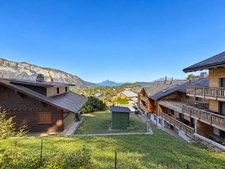 Appartement T3 avec grand jardin, cave et parking LES CARROZ D'ARACHES (74)