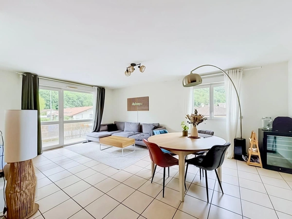 Appartement à vendre 3 pièces ETREMBIERES (74)
