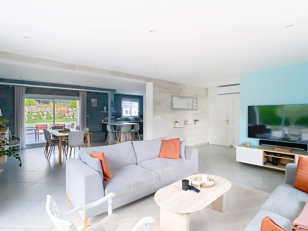 À vendre SPLENDIDE MAISON MODERNE AVEC PISCINE ET PRESTATIONS HAUT DE GAMME – MONNETIER-MORNEX
