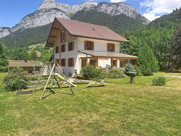 chalet rénové avec vue panoramique, mazot, sauna et fort potentiel – Glières-Val-de-Borne (74)