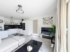 Joli Appartement T4 récent avec balcon, garage double et climatisation – ORNEX (01)