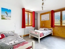 chalet rénové avec vue panoramique, mazot, sauna et fort potentiel – Glières-Val-de-Borne (74)