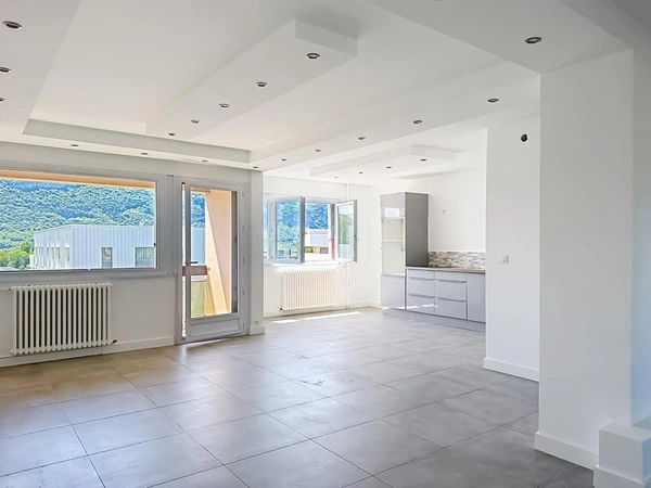 NOUVEAUTÉ – T4 de 80 m² rénové avec vue sur le Salève ANNEMASSE (74)
