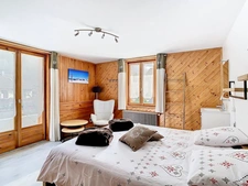 chalet rénové avec vue panoramique, mazot, sauna et fort potentiel – Glières-Val-de-Borne (74)