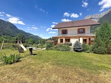 chalet rénové avec vue panoramique, mazot, sauna et fort potentiel – Glières-Val-de-Borne (74)