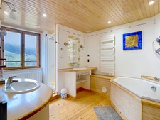chalet rénové avec vue panoramique, mazot, sauna et fort potentiel – Glières-Val-de-Borne (74)