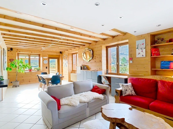 chalet rénové avec vue panoramique, mazot, sauna et fort potentiel – Glières-Val-de-Borne (74)