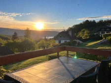Talloires (74) – T2 bis meublé de 42 m² en triplex, deux balcons vue lac