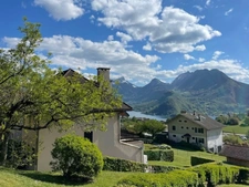 Talloires (74) – T2 bis meublé de 42 m² en triplex, deux balcons vue lac