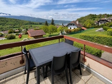 Talloires (74) – T2 bis meublé de 42 m² en triplex, deux balcons vue lac