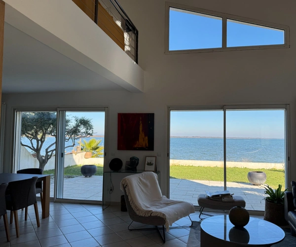 Maison à vendre maison 5 pièces  en première ligne avec piscine PEROLS (34)