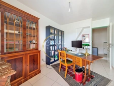 Maison 4 chambres double garage.