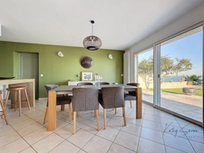 House for sale 5-room house on the front line with swimming pool PEROLS (34)