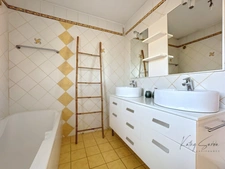 Maison à vendre maison 5 pièces  en première ligne avec piscine PEROLS (34)