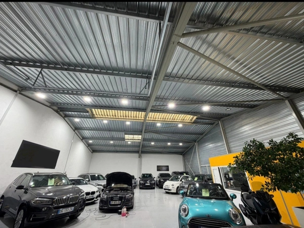 LOCAL COMMERCIAL / ENTREPÔT / GARAGE AVEC BUREAUX À LOUER / SECTEUR TOURS NORD 37 