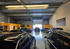 LOCAL COMMERCIAL / ENTREPÔT / GARAGE AVEC BUREAUX À LOUER / SECTEUR TOURS NORD 37 )