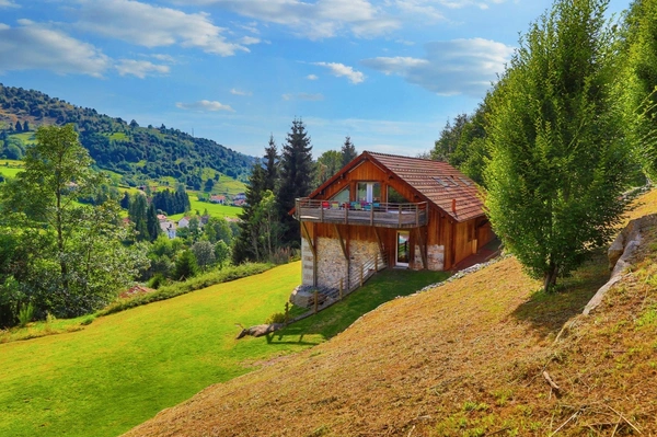 Dpt Vosges (88), à vendre LA BRESSE gite en pierre P9 de 284,15 m² - Terrain de 3 700 m² 