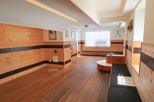 88540 BUSSANG – Local commercial de plain-pied avec terrasse au cœur du village
