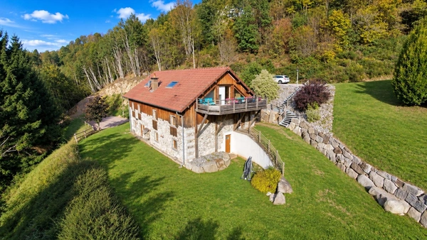 Dpt Vosges (88), à vendre LA BRESSE gite en pierre P9 de 284,15 m² - Terrain de 3 700 m² 