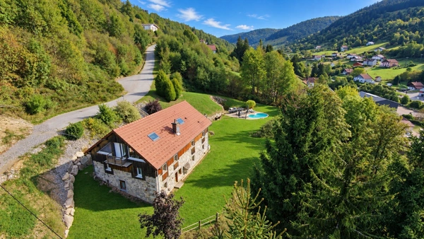 Dpt Vosges (88), à vendre LA BRESSE gite en pierre P9 de 284,15 m² - Terrain de 3 700 m² 