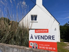 Centre-bourg de Saint-Avé – Maison entièrement rénovée de 120 m² sur un terrain de 500 m², comprenant 3 chambres, vie de plain-pied, garage, jardin, pompe à chaleur récente et DPE B.