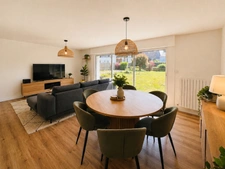 Centre-bourg de Saint-Avé – Maison entièrement rénovée de 120 m² sur un terrain de 500 m², comprenant 3 chambres, vie de plain-pied, garage, jardin, pompe à chaleur récente et DPE B.