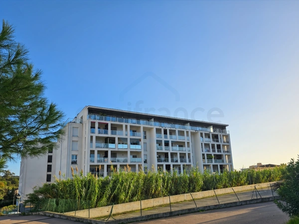 AJACCIO (20) ROCADE - T3 67 m² avec terrasse 18 m², ascenseur, parking sous-sol et vue dégagée