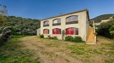 COGGIA - Maison avec vue mer, 197 m² habitables et fort potentiel à 5 min du Liamone