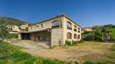 COGGIA - Maison avec vue mer, 197 m² habitables et fort potentiel à 5 min du Liamone