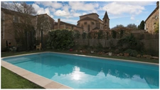 Maison de caractère avec piscine au cœur d’une bastide du Périgord